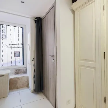 La Cassine Du Pecheur : 4 Prs - Vieille * Антіб